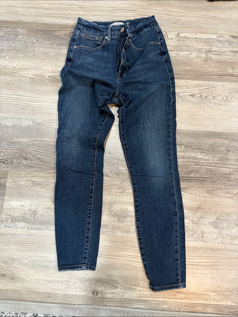 Good American Skinny Jeans in Dark Blue Wash